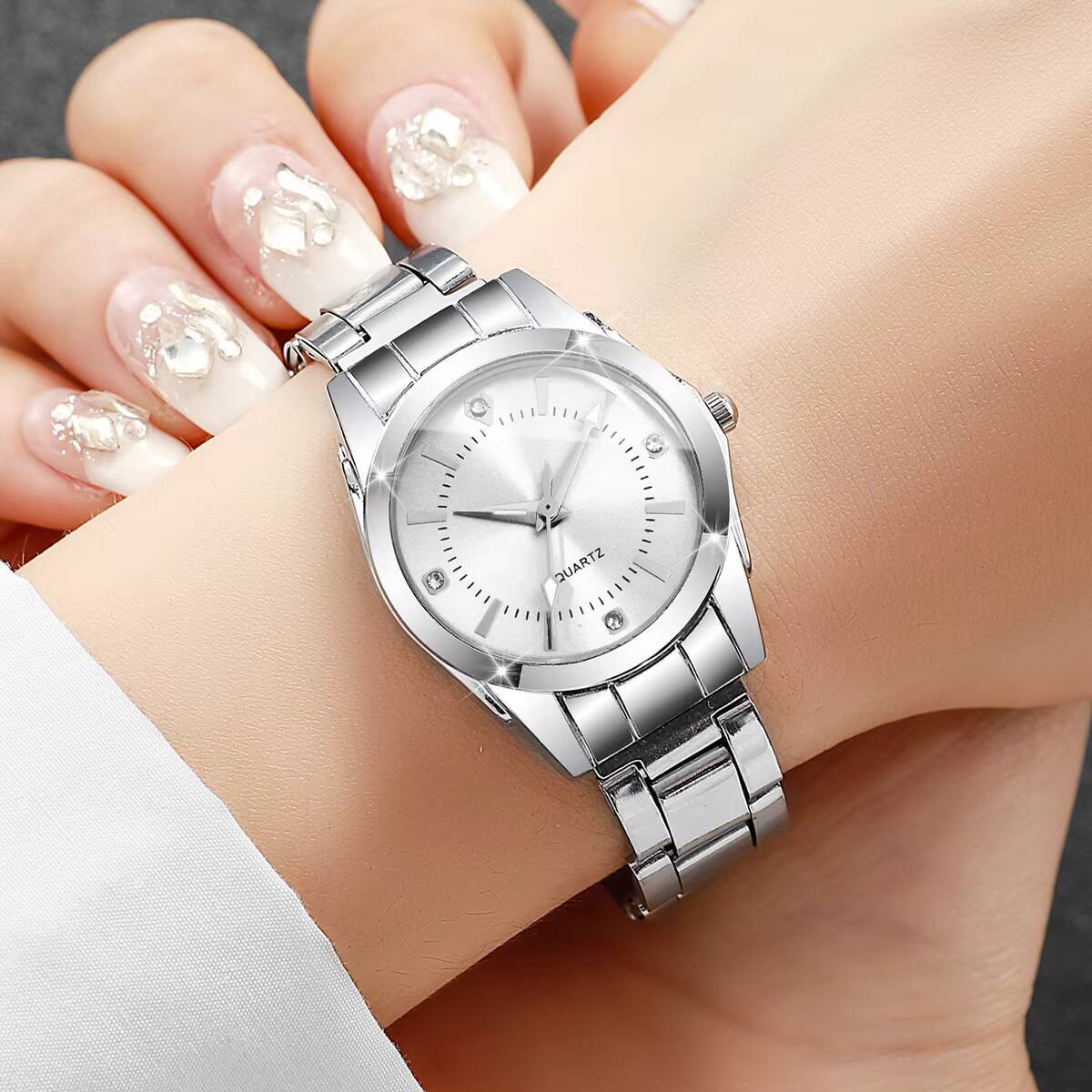 럭셔리 라인스톤 여성 시계 캐주얼 쿼츠 손목 시계 여성 - Luxury Watch Holder 리뷰 및 가격